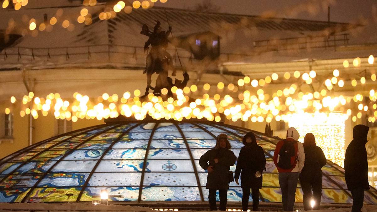 Демонтаж новогодних световых конструкций завершился в Москве