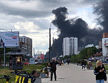 В Петербурге произошел пожар в ангаре с покрышками