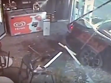Видео: «Роллс-Ройс» с полуголыми девицами врезался в витрину магазина