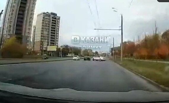 В Казани обсуждают снятую на видео массовую аварию, устроенную водителем BMW