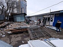 Владельца павильонов на книжном рынке оштрафовали за отказ их сносить