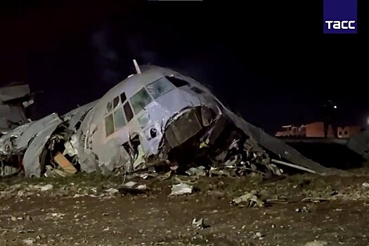 В Боливии на трассу рухнул самолет, перевозивший купюры для Центробанка