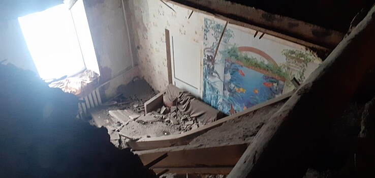 В жилой дом Златоуста, где обвалился потолок, едут представители минстроя