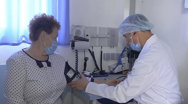 Жители Чапаевска проходят вакцинацию от COVID-19 в мобильных пунктах