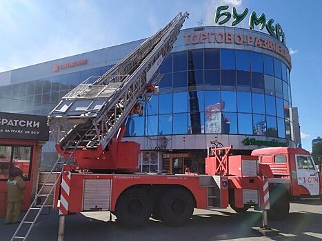 Торговый центр загорелся в Курске