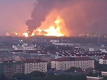 На нефтехимическом заводе в Шанхае произошел пожар