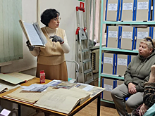 Пушкинские долголеты познакомились с архивом округа