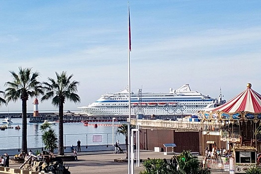 Лайнер Astoria Grande отправился в новый круиз из Сочи в Стамбул