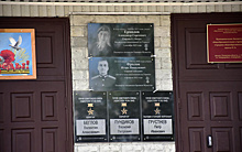На здании школы №3 в Сасове открыли мемориальную доску погибшему на СВО Фролову