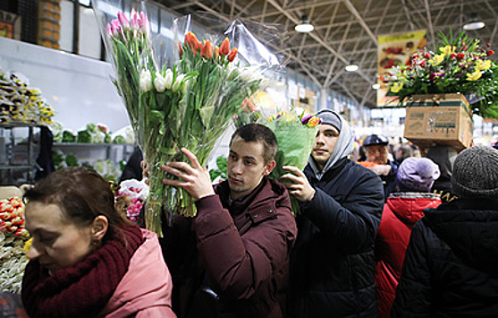 Эксперты назвали самые популярные у россиян подарки на 23 февраля и 8 марта