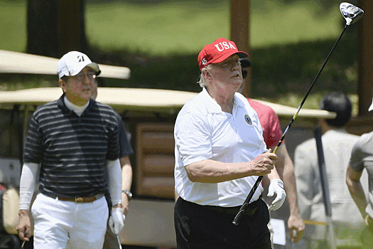 Абэ и Трамп провели утро за игрой в гольф