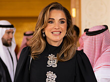 Королева Рания затмила молодую невестку своим появлением в дерзком платье-футляре