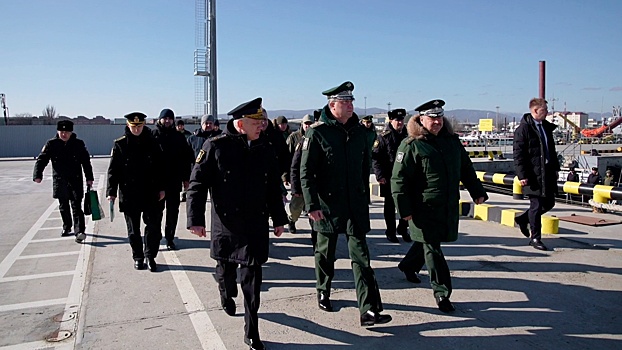 Замминистра обороны РФ Иванов проверил, как обустраивают причальный фронт в Каспийске