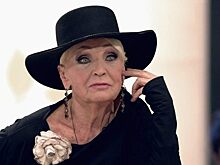 Светлана Светличная предстала перед журналистами в шапке с помпоном и очках-лисичках