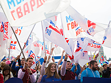 Активисты «Молодой гвардии» провели пикеты у эстонского посольства