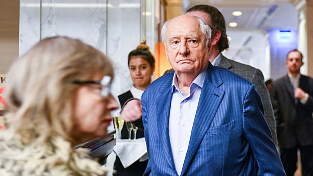 В Сети показали могилу Марка Захарова, похороненного рядом с Табаковым