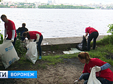 Более сотни воронежцев вышли на уборку набережной у «Алых парусов»