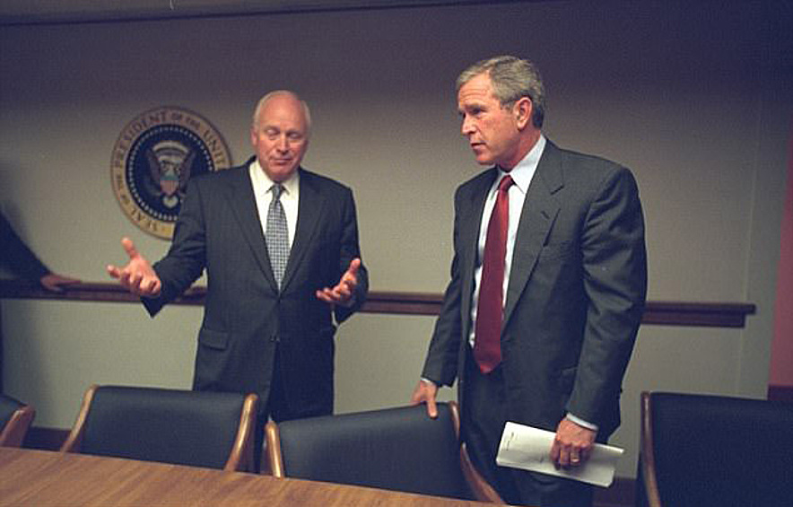 Президент Буш и вице-президент Дик Чейни укрывались в бункере под Белым домом 11 сентября 2001 года