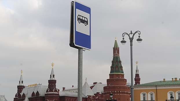 В России задумались об изменении правил парковки у остановок