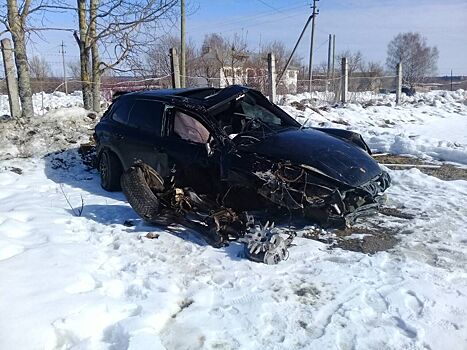 Костромичка на Porsche Cayenne устроила полет над вологодской трассе