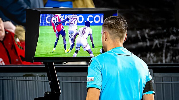 Судьи в Германии начнут объяснять решения после ВАР со следующего тура. Идея будет опробована в матчах «Баварии» и «Байера»