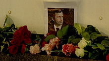 Поклонники Бельмондо возложили цветы у посольства Франции в Москве