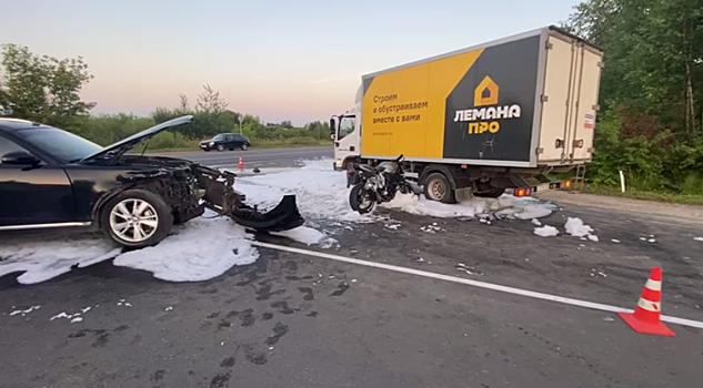 Мотоциклист травмировался в ДТП с Infiniti и грузовиком в Нижегородской области