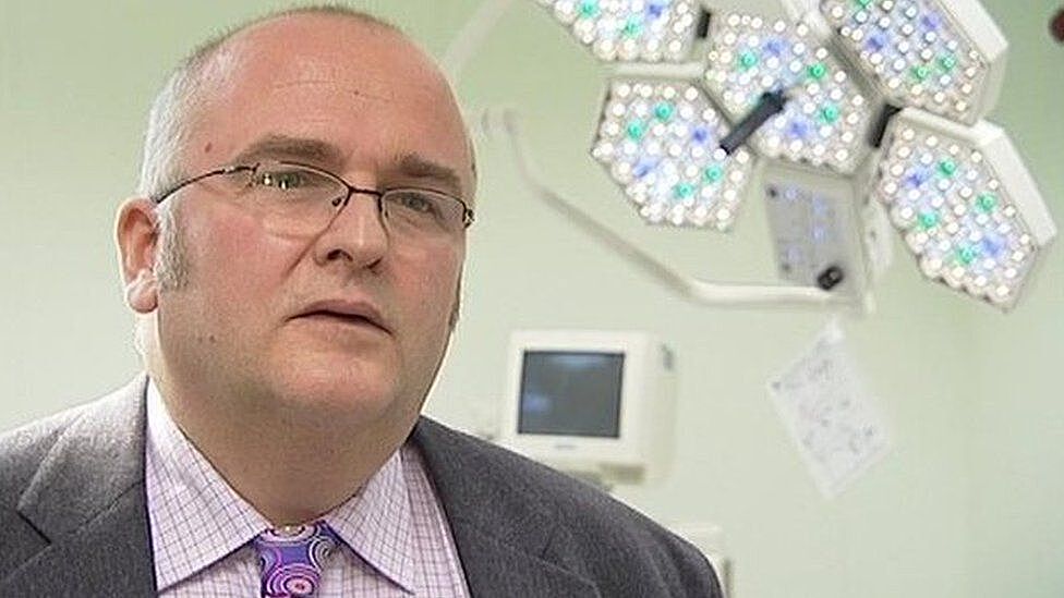 Британский хирург выжег на печени пациентов свои инициалы