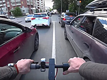 В Великом Новгороде мужчина на электросамокате сломал ногу пенсионерке