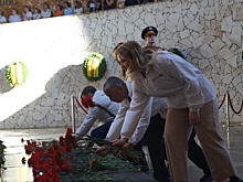 Участники медиатура "Дорогами Победы" возложили цветы на Мамаевом кургане