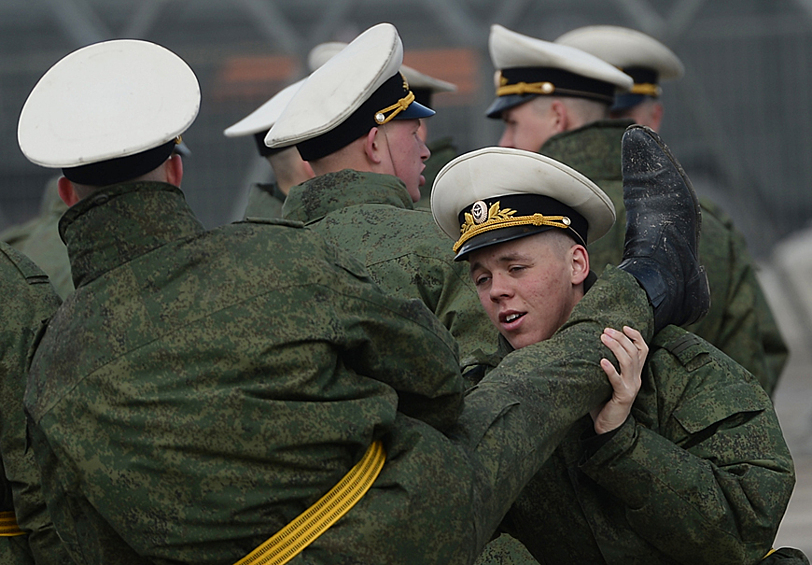 Военнослужащие на полигоне в Алабино во время совместной тренировки пеших и механизированных колонн к Параду Победы.