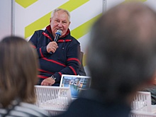 Юрий Лепский представил на ММКЯ свою новую книгу