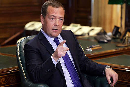 Медведев заявил, что тема выдачи денег для Украины становится "токсичной" в США