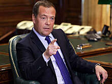 Медведев заявил, что тема выдачи денег для Украины становится "токсичной" в США
