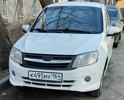 Четыре машины мешают специалистам КВС починить водопровод