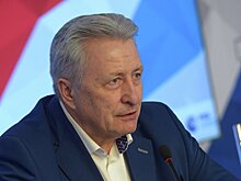 Фил Эспозито: «Харламов был отличным игроком, но для меня лучшим среди русских остается Якушев – крупный, сильный, с отличным катанием и мощным броском»