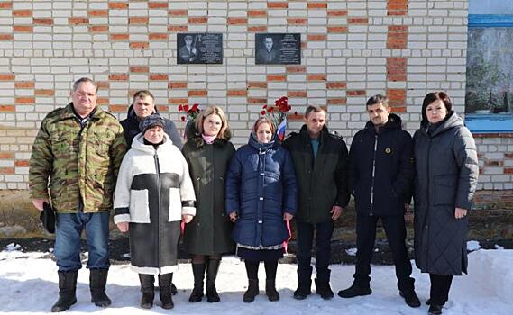 Мемориальные доски открыли в честь двух военнослужащих из Фатежского района