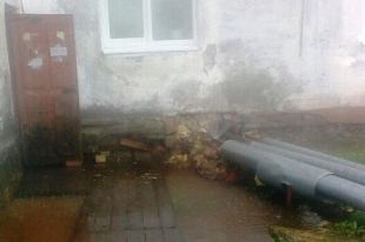На окраине Архангельска жилой дом заливает кипятком
