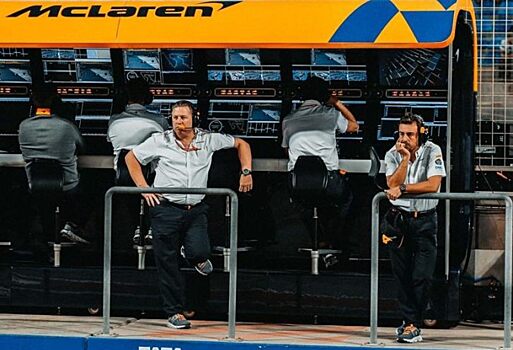 Зак Браун: McLaren потребуется третья машина для возвращения Алонсо