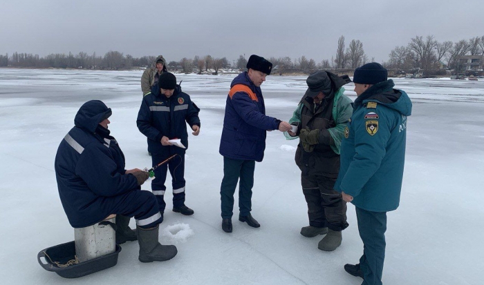 Жителям Волгоградской области напомнили об опасности выхода на лед
