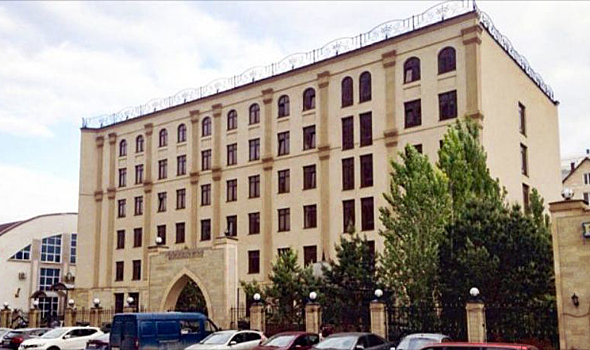 Гостиницей Баку оренбургские власти играют в теннис
