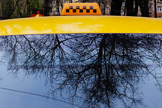 Неизвестные напали на водителя такси в Москве