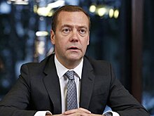 Медведев поздравил дирижера Конторовича с 70-летием