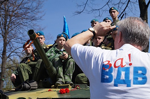 Петербуржца оштрафовали за незаконное караоке с песнями «Голубых беретов»