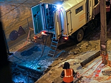 Насос и части кузова автомобиля вытащили из канализации в Тюмени