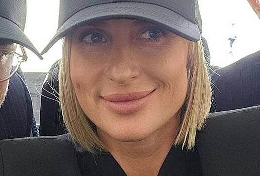 Российская чиновница отвергла обвинения в бросании пакета с бутылками в стюардессу