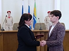 Семье погибшего бойца вручили награду в Азовском районе