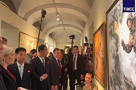 В Москве открылась уникальная выставка искусства КНДР