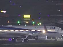 Самолет с 168 пассажирами на борту задел фонарь при взлете и повредил шины