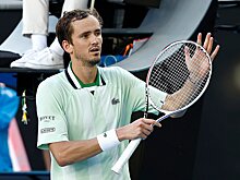 Australian Open — 2022: Даниил Медведев в трёх сетах переиграл ван де Зандсхулпа и 4-й раз подряд прошёл во 2-ю неделю